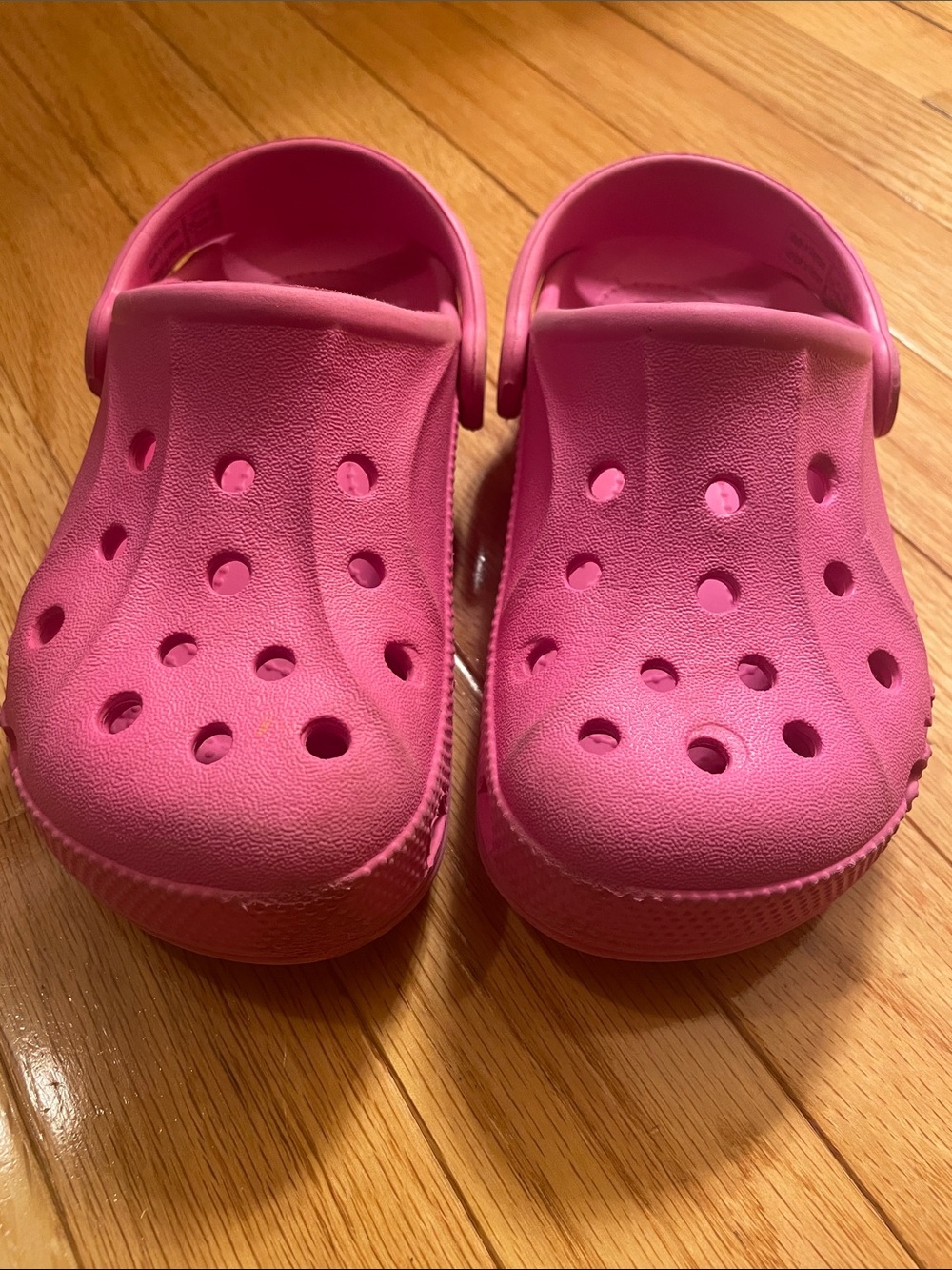 CROCS Kids Classic Clog in Bright Pink